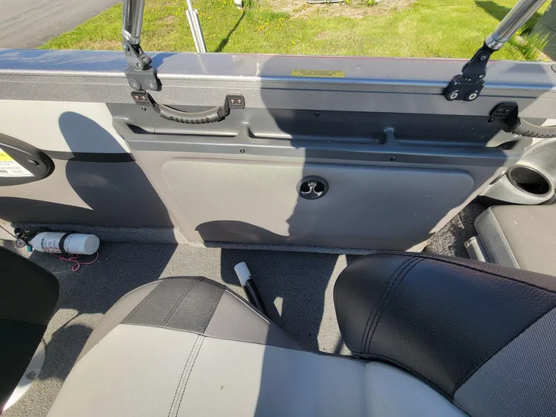 Slide: The Image of Interior of 2018 Crestliner 1950 Sportfish SST boat, featuring seating and storage. - 17