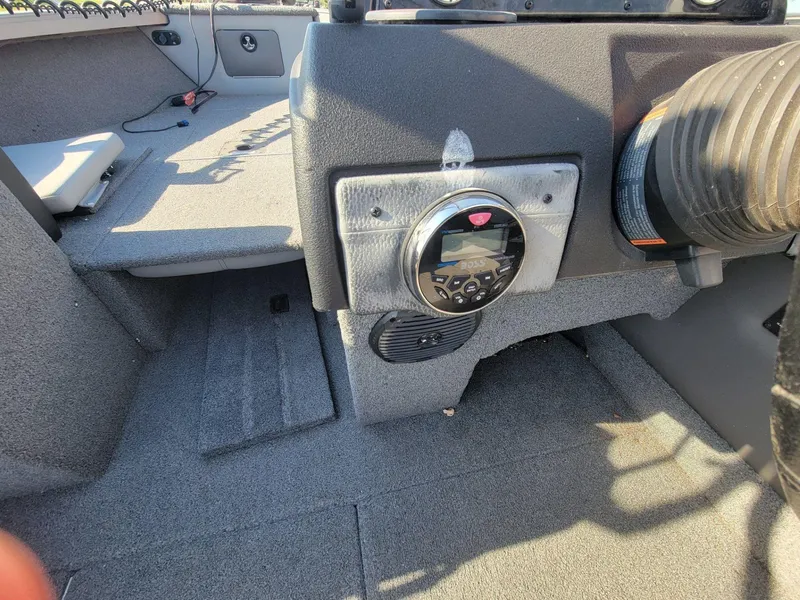 Slide: The Image of Interior of 2018 Crestliner 1950 Sportfish SST boat with audio system and carpeted flooring. - 25