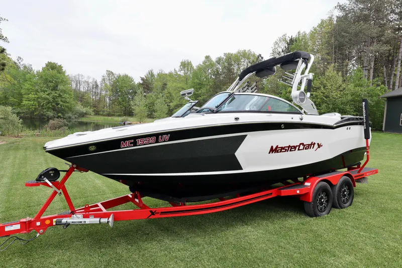 Slide: The Image of MasterCraft XStar 2019 - 1