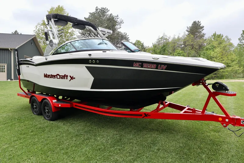 Slide: The Image of MasterCraft XStar 2019 - 10
