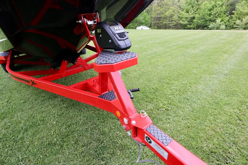 Slide: The Image of MasterCraft XStar 2019 - 11