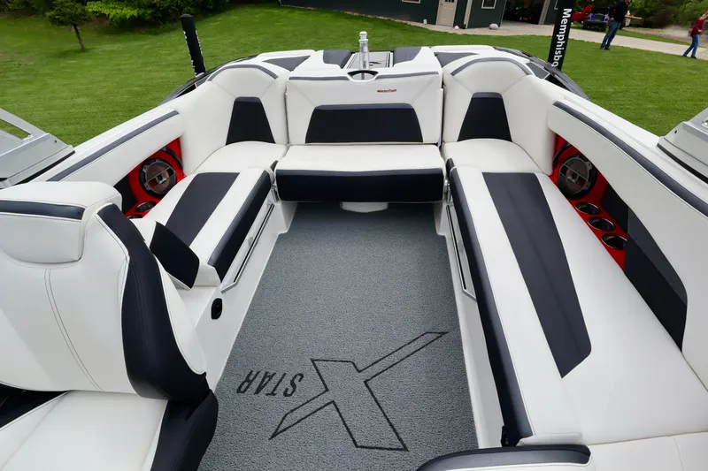 Slide: The Image of MasterCraft XStar 2019 - 12