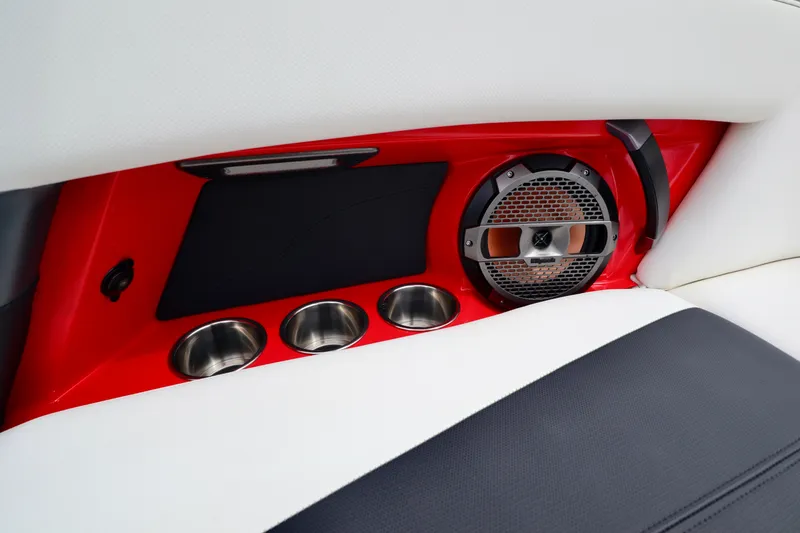 Slide: The Image of MasterCraft XStar 2019 - 13