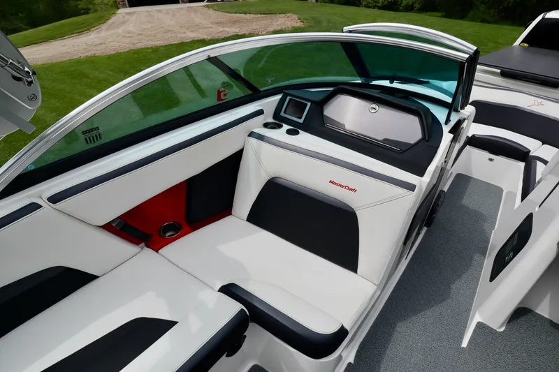 Slide: The Image of MasterCraft XStar 2019 - 15