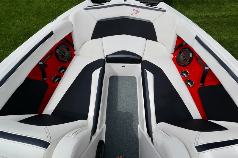 Slide: The Image of MasterCraft XStar 2019 - 16