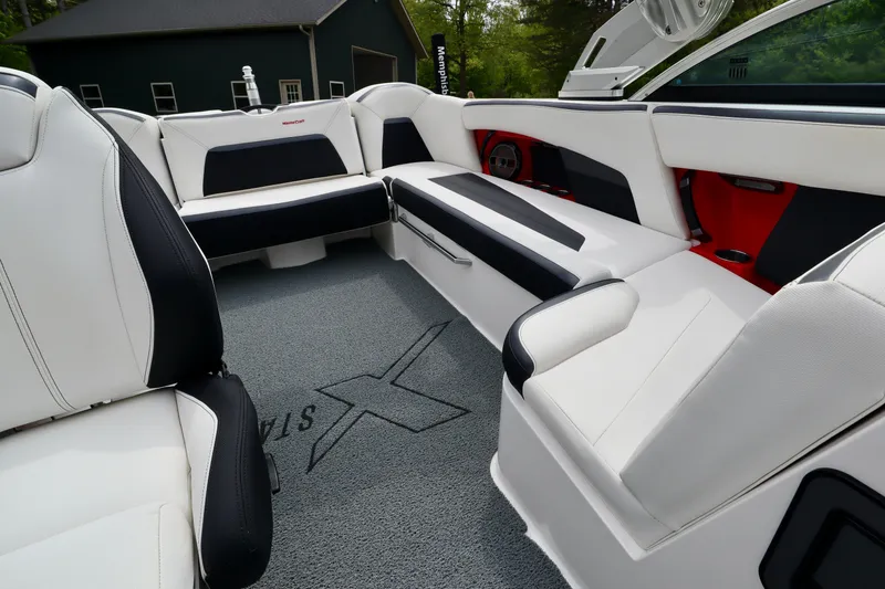 Slide: The Image of MasterCraft XStar 2019 - 17