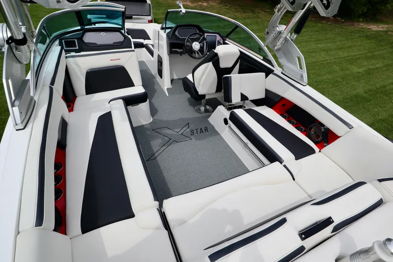 Slide: The Image of MasterCraft XStar 2019 - 18