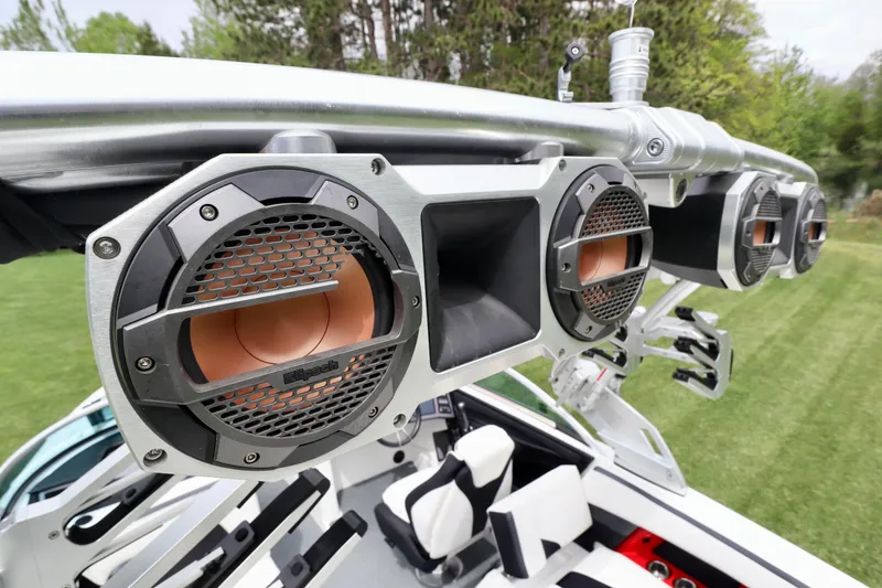 Slide: The Image of MasterCraft XStar 2019 - 19