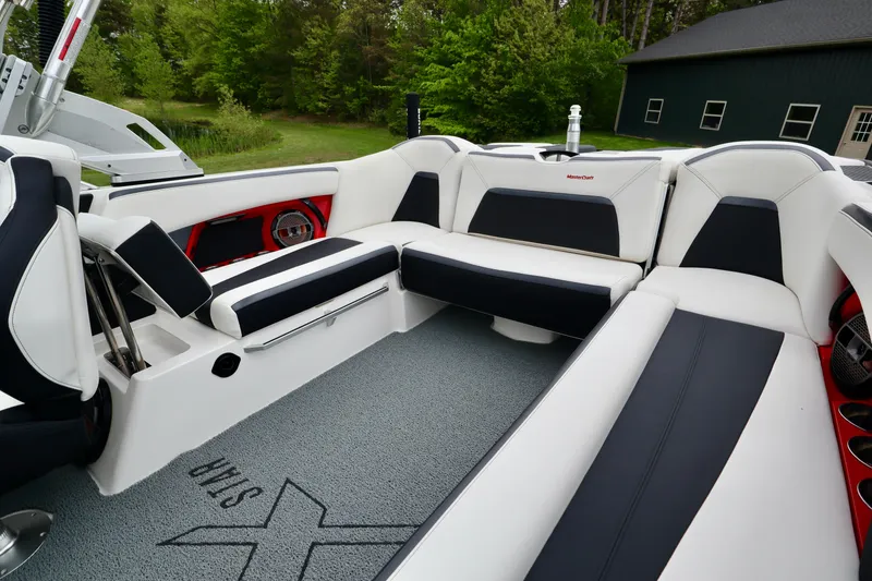 Slide: The Image of MasterCraft XStar 2019 - 23