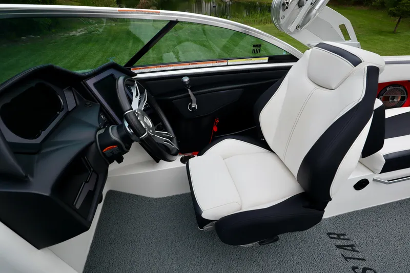 Slide: The Image of MasterCraft XStar 2019 - 24