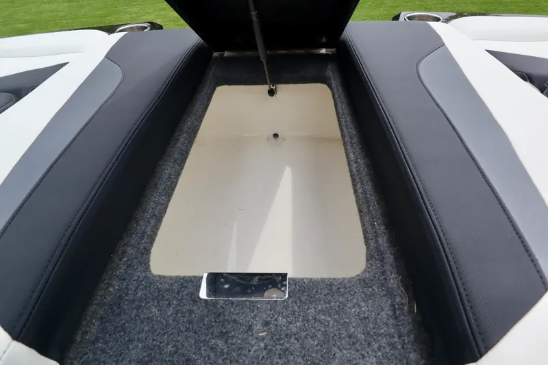 Slide: The Image of MasterCraft XStar 2019 - 25
