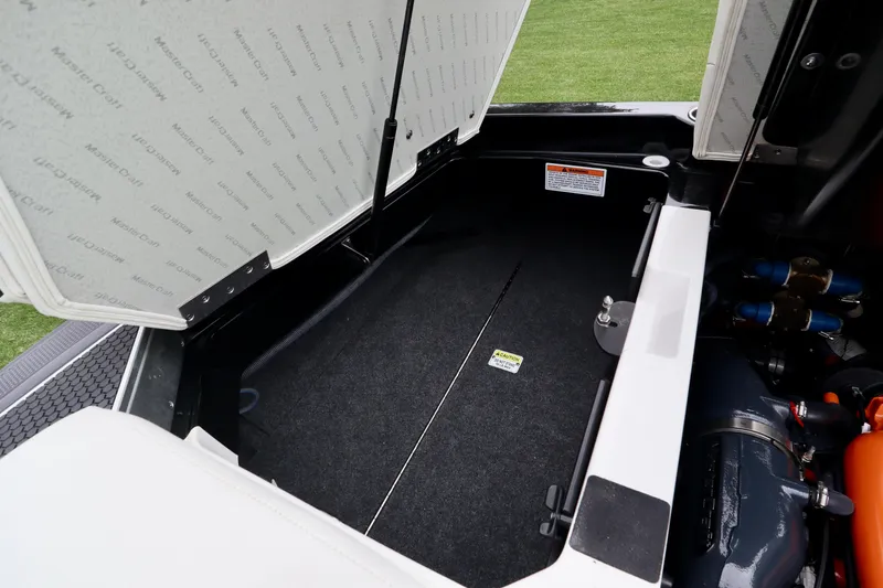 Slide: The Image of MasterCraft XStar 2019 - 27