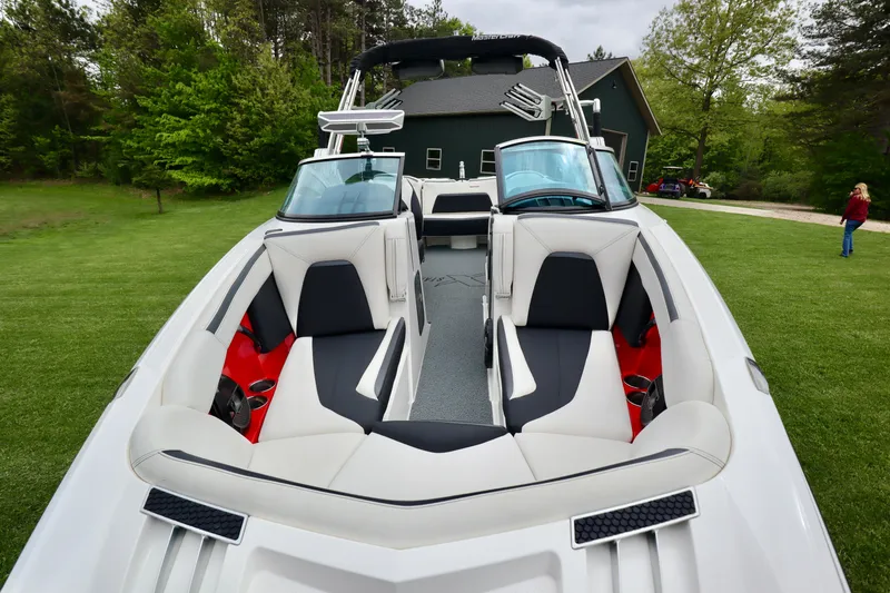 Slide: The Image of MasterCraft XStar 2019 - 3