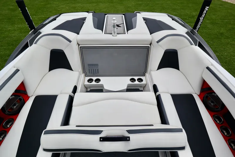 Slide: The Image of MasterCraft XStar 2019 - 33