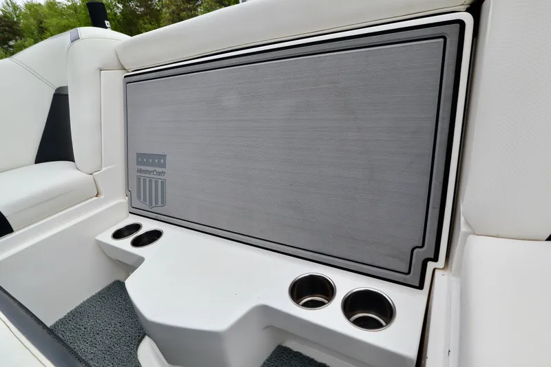 Slide: The Image of MasterCraft XStar 2019 - 34