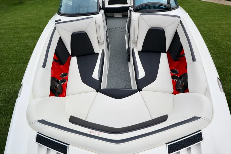 Slide: The Image of MasterCraft XStar 2019 - 4