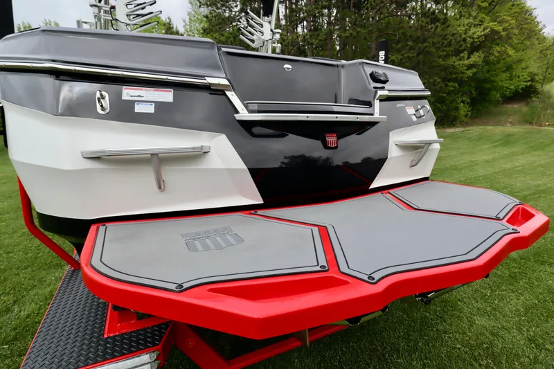 Slide: The Image of MasterCraft XStar 2019 - 46
