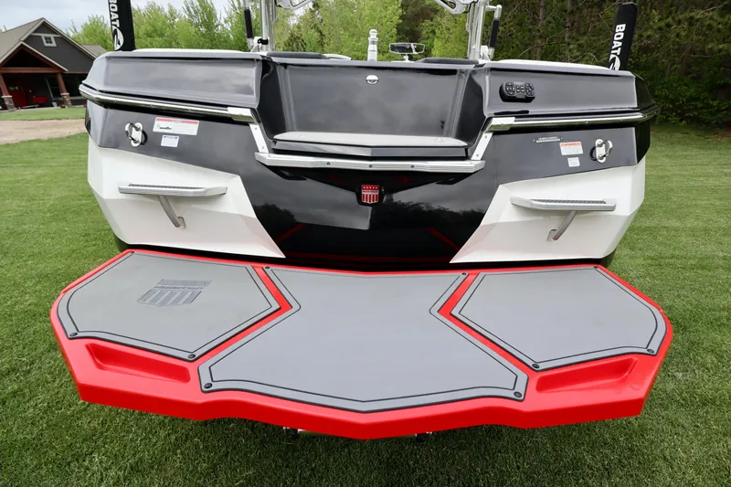 Slide: The Image of MasterCraft XStar 2019 - 9