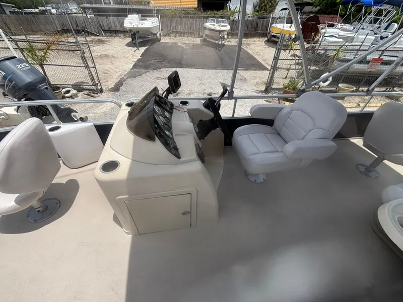 Slide: The Image of SunChaser Classic Fish 8520 4-PT 2017 - 12