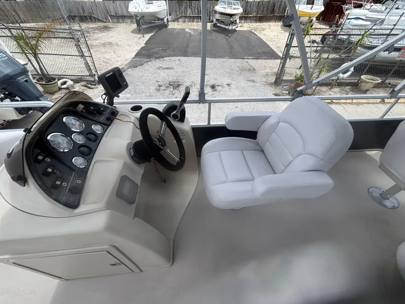 Slide: The Image of SunChaser Classic Fish 8520 4-PT 2017 - 27