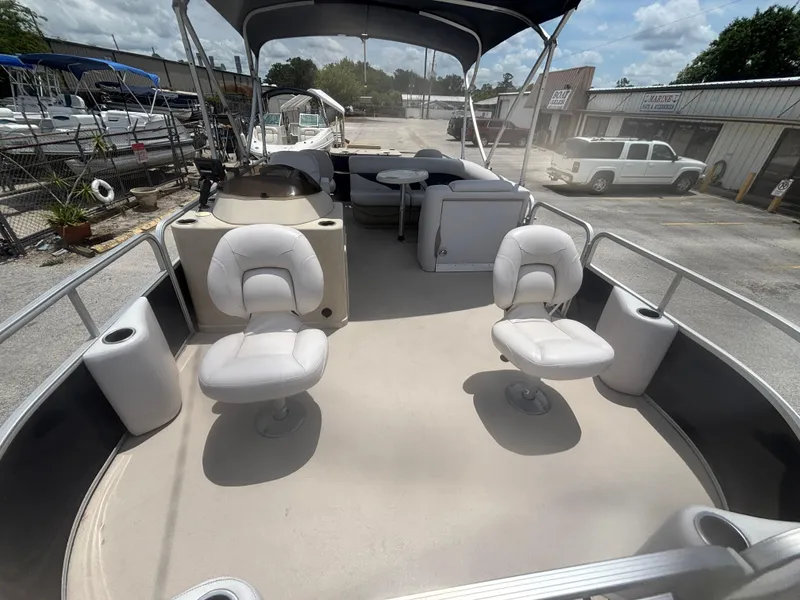 Slide: The Image of SunChaser Classic Fish 8520 4-PT 2017 - 8