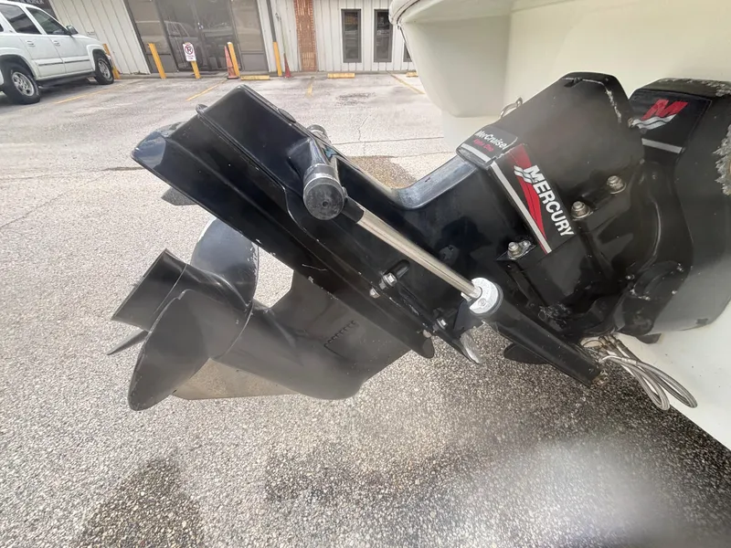 Slide: The Image of Outboard motor of a 2002 Monark Sunlounger 215 boat, featuring a Mercury engine. - 31