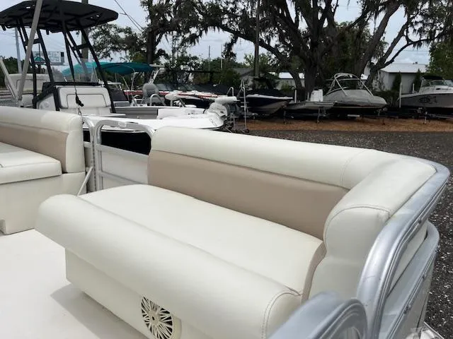 Slide: The Image of 2004 Hurricane FD196RE boat with beige seating, parked in a marina. - 5