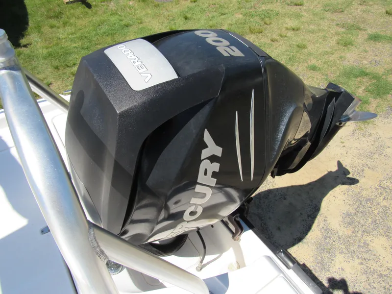 Slide: The Image of Mercury 200 outboard engine on 2013 Boston Whaler 200 Dauntless boat. - 21