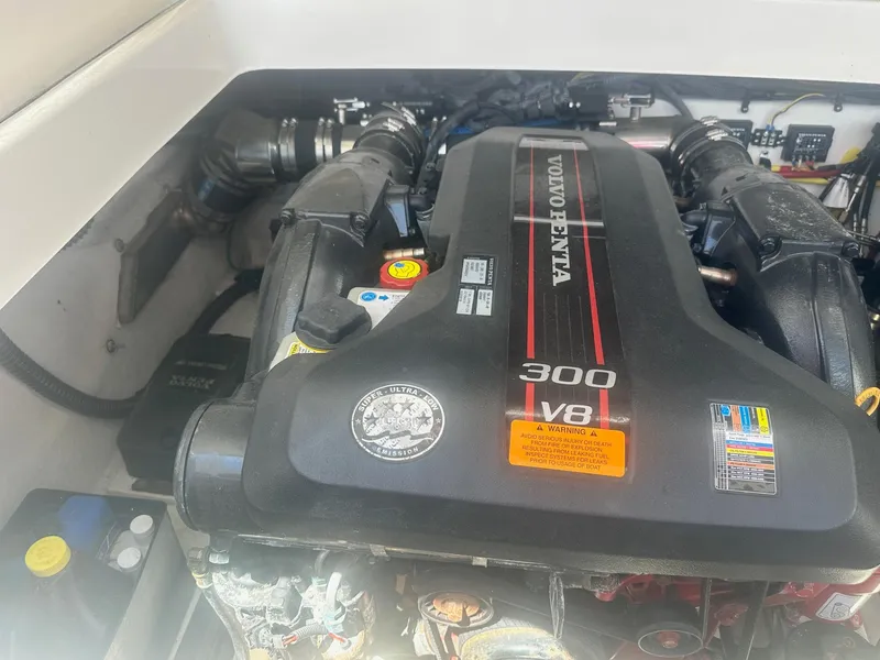 Slide: The Image of Volvo Penta 300 V8 engine in 2014 Chaparral 307 SSX boat. - 41