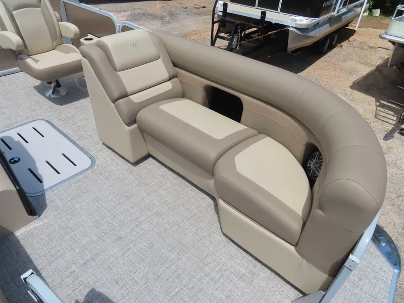 Slide: The Image of Premier 210 Sunsation RL (PTX 28) 2025 - 10