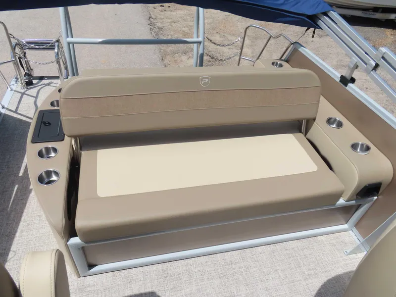 Slide: The Image of Premier 210 Sunsation RL (PTX 28) 2025 - 22