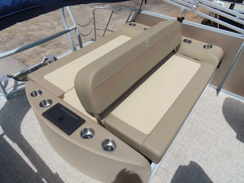 Slide: The Image of Premier 210 Sunsation RL (PTX 28) 2025 - 23