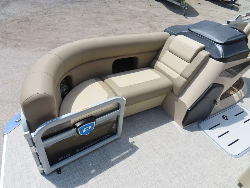 Slide: The Image of Premier 210 Sunsation RL (PTX 28) 2025 - 9