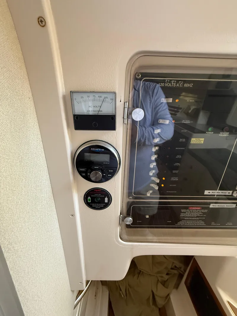 Slide: The Image of Grady-White Express 330 2002 - 76