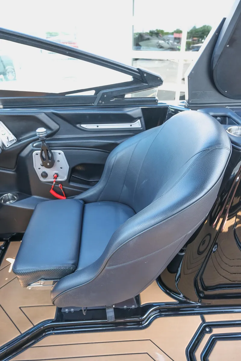 Slide: The Image of 2019 Supra SE450 boat interior with a sleek, modern captain's seat and control panel. - 21