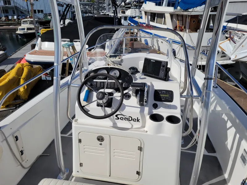 Slide: The Image of Boston Whaler 180 Dauntless 2005 - 15
