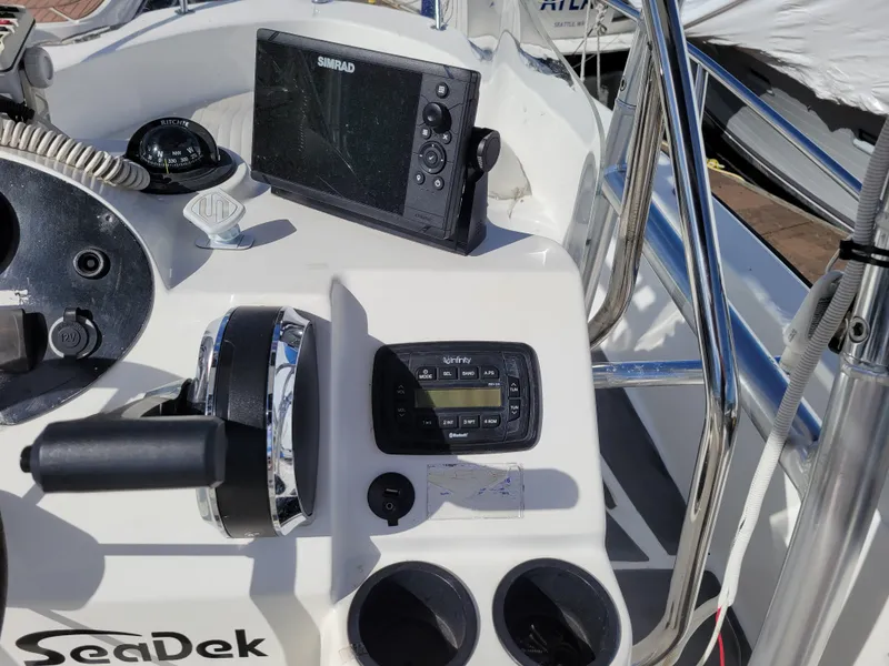 Slide: The Image of Boston Whaler 180 Dauntless 2005 - 17