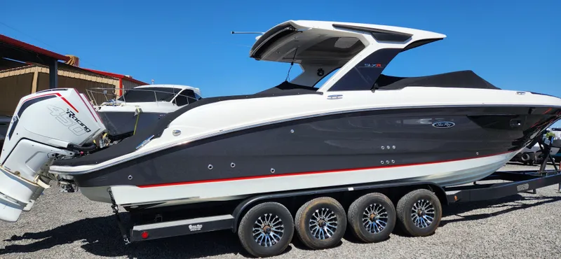 Slide: The Image of Sea Ray SLX 350 Outboard 2020 - 1