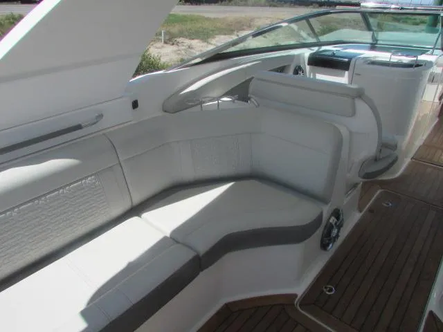 Slide: The Image of Sea Ray SLX 350 Outboard 2020 - 11