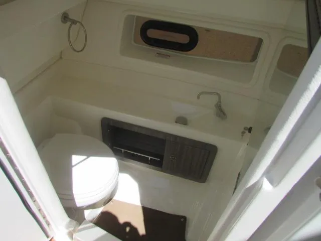 Slide: The Image of Sea Ray SLX 350 Outboard 2020 - 14