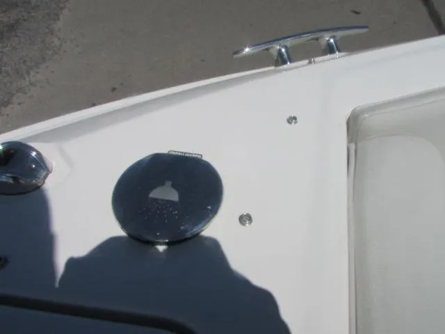 Slide: The Image of Sea Ray SLX 350 Outboard 2020 - 15