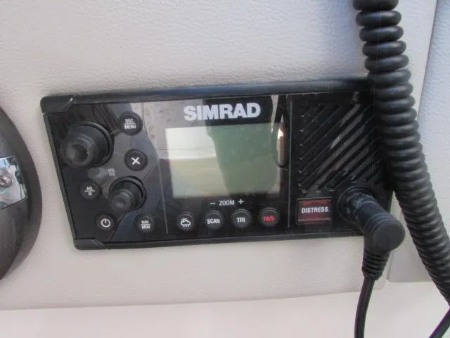 Slide: The Image of Sea Ray SLX 350 Outboard 2020 - 17