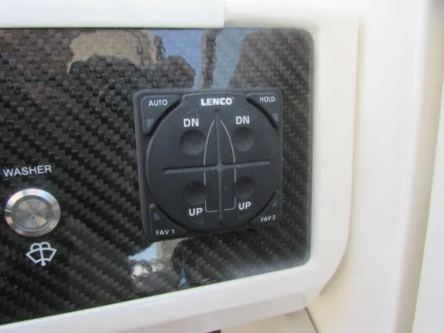 Slide: The Image of Sea Ray SLX 350 Outboard 2020 - 18