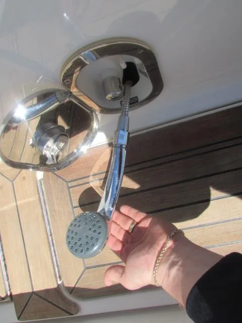 Slide: The Image of Sea Ray SLX 350 Outboard 2020 - 19