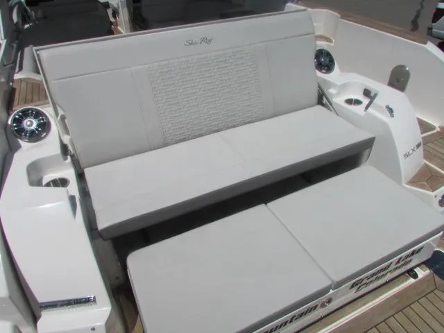 Slide: The Image of Sea Ray SLX 350 Outboard 2020 - 20