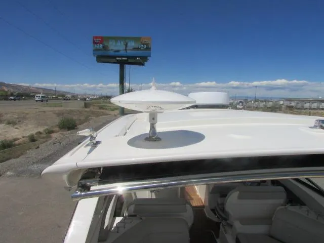 Slide: The Image of Sea Ray SLX 350 Outboard 2020 - 22