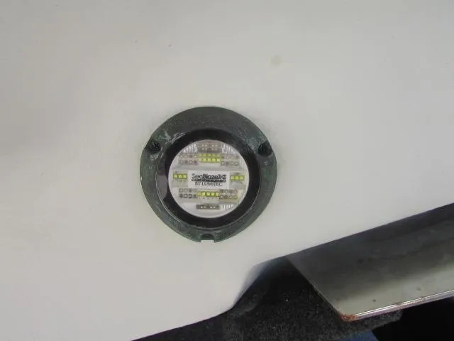 Slide: The Image of Sea Ray SLX 350 Outboard 2020 - 23