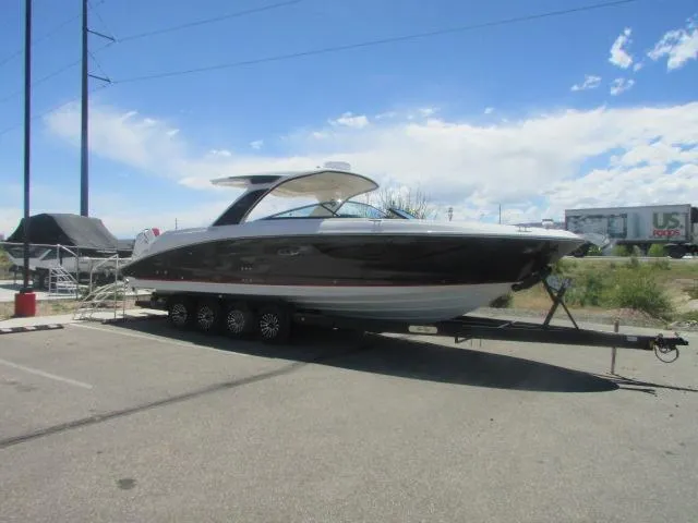 Slide: The Image of Sea Ray SLX 350 Outboard 2020 - 24