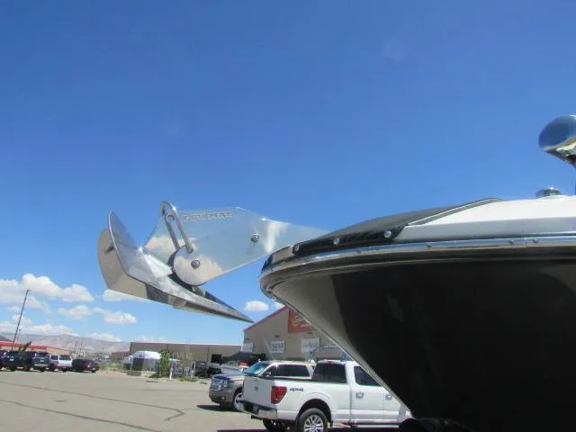 Slide: The Image of Sea Ray SLX 350 Outboard 2020 - 26