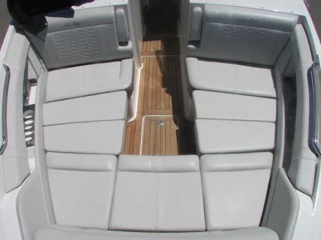 Slide: The Image of Sea Ray SLX 350 Outboard 2020 - 31